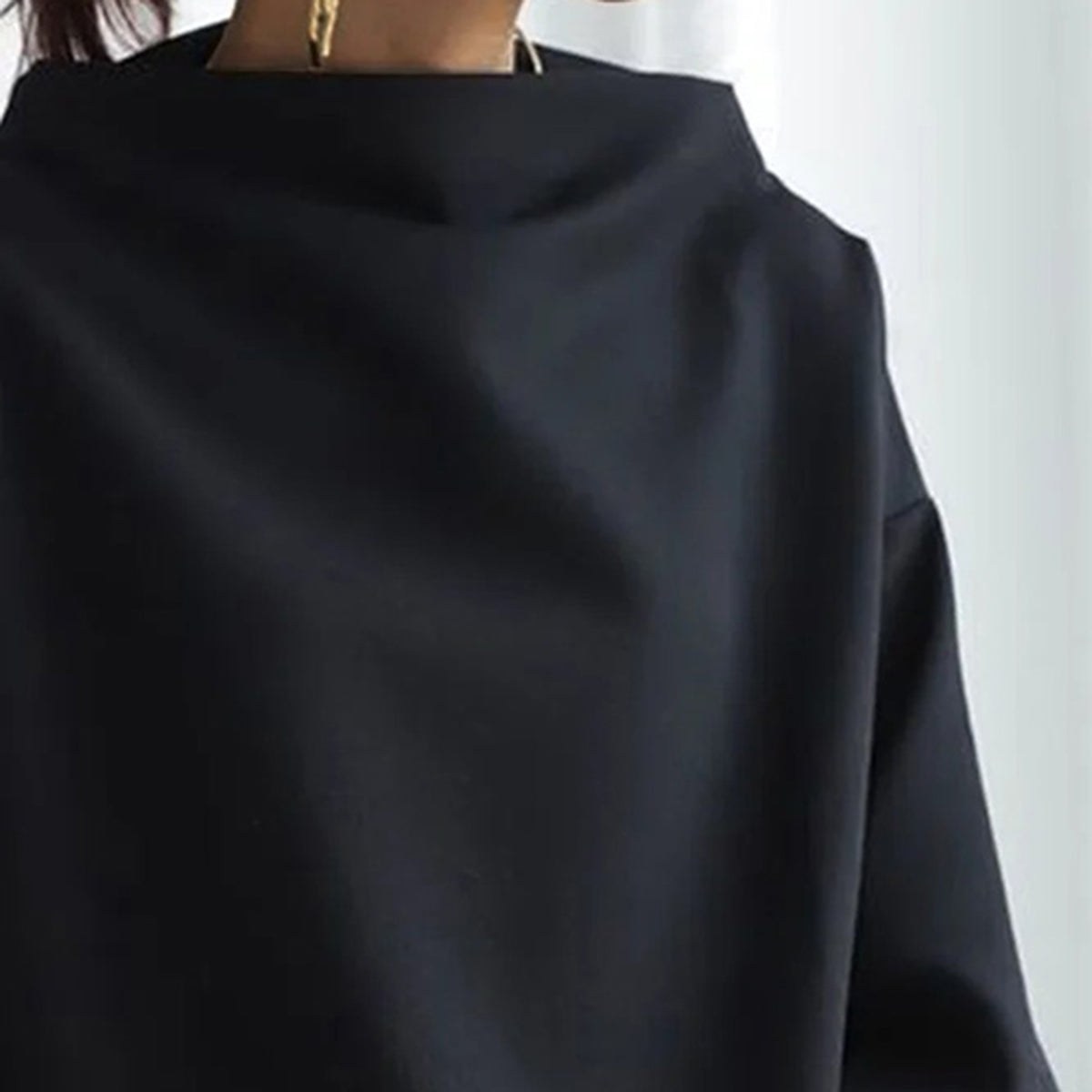 Lola - Elegant Sweater
